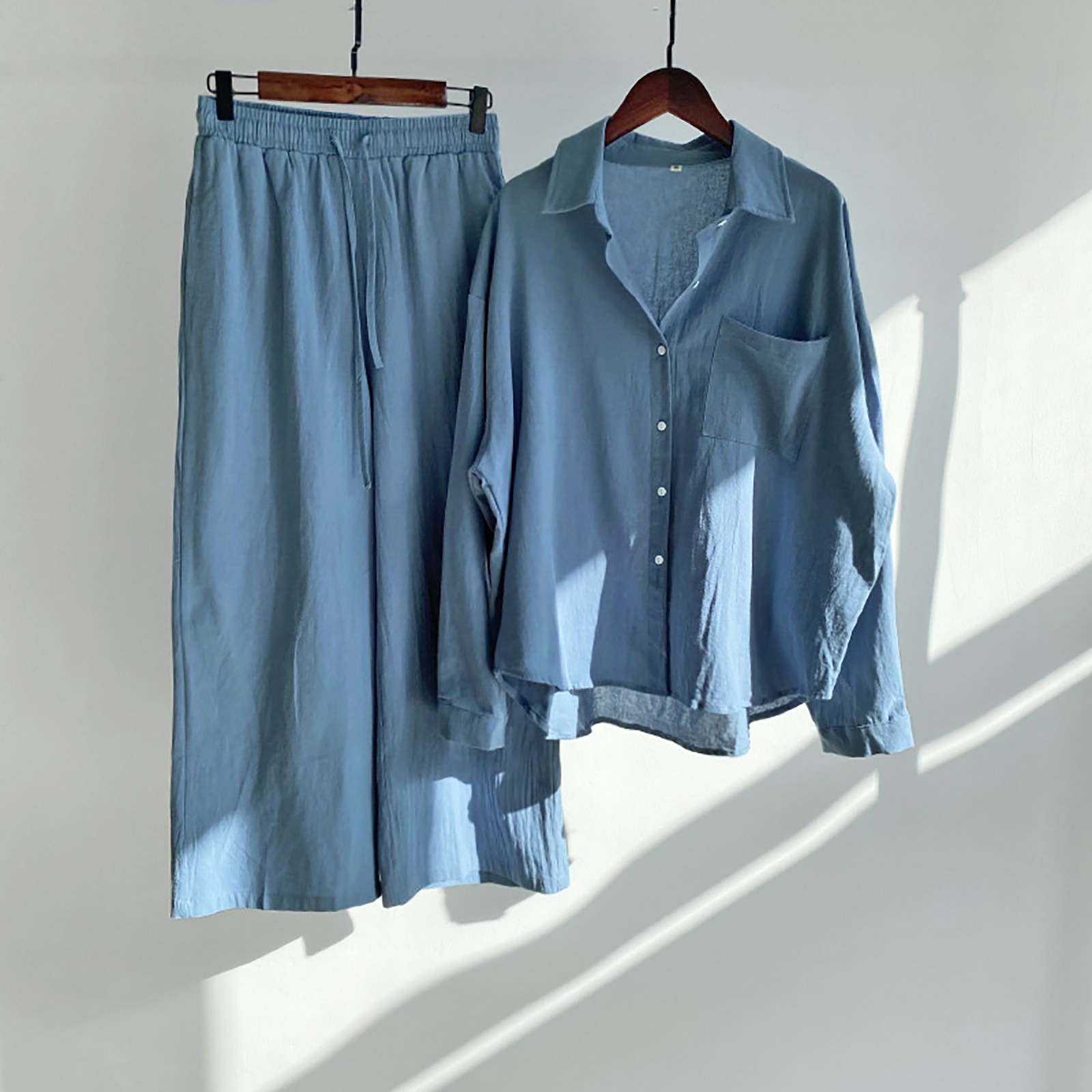 thumbnail image 5 of Traje retro de dos piezas para mujer: camisa de manga larga y pantalones de cintura alta, color liso, tejido cómodo, tallas grandes, adecuado para el día a día y para fiestas, 5 of 6